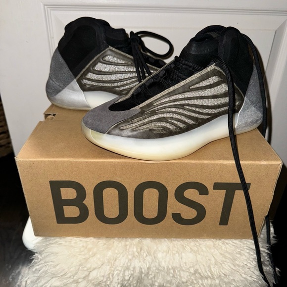 Yeezy Quantum , 5,5 ( equivalent a 7 ou 7.5 femme ) - Picture 3 of 3